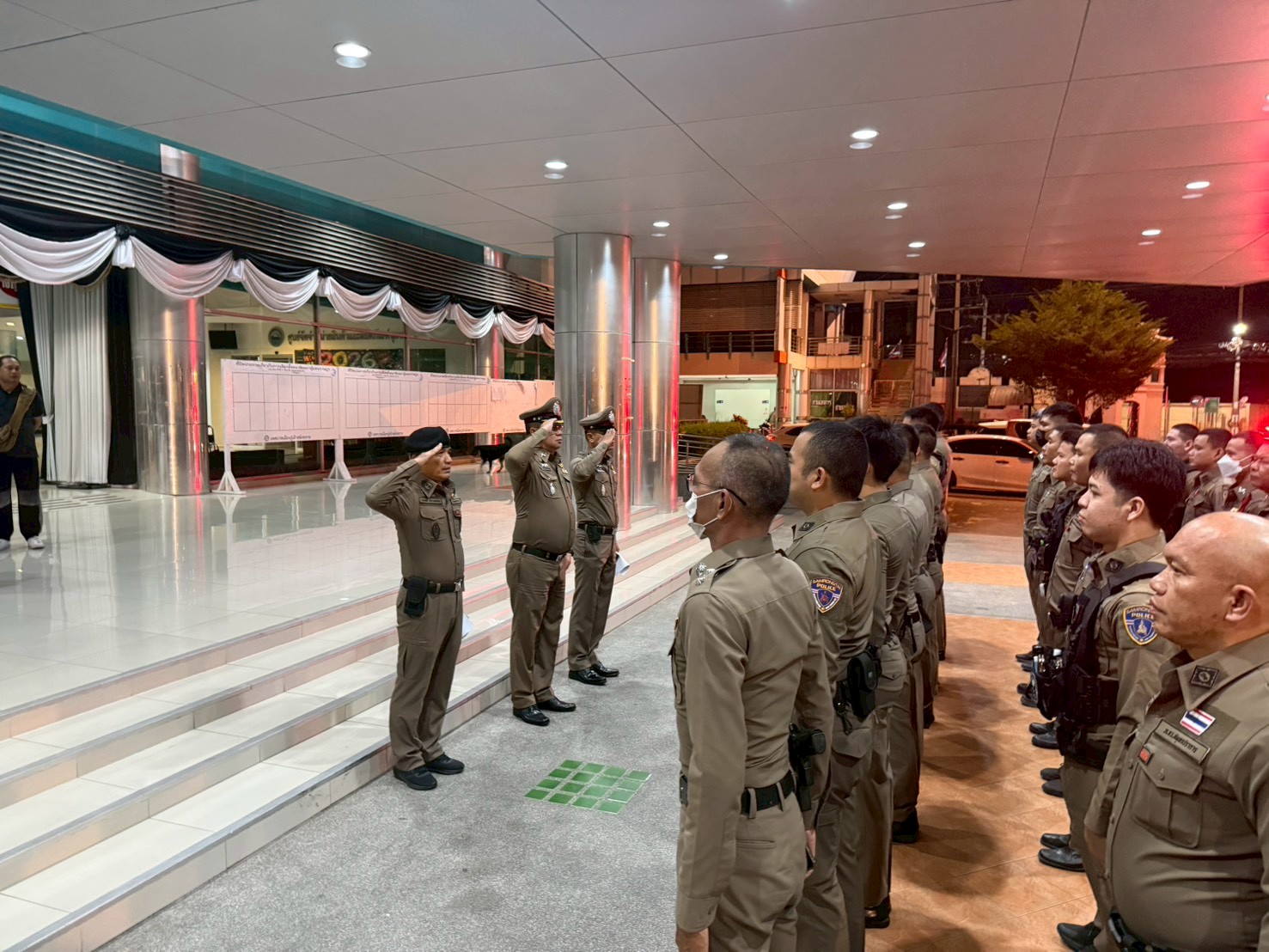 ปล่อยแถวข้าราชการตำรวจ สภ.สำโรงใต้ รักษาความปลอดภัยประจำหน่วยเลือกตั้ง